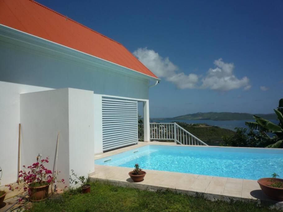 Petite maison meublée piscine Robert Martinique