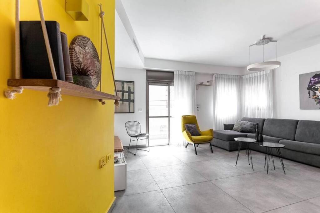 Breezhouse Mamad Yona Beach Penthouse Duplex