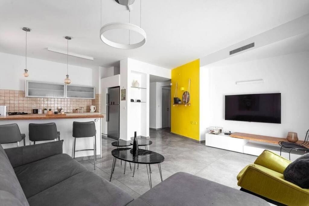 Breezhouse Mamad Yona Beach Penthouse Duplex