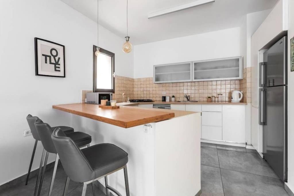 Breezhouse Mamad Yona Beach Penthouse Duplex