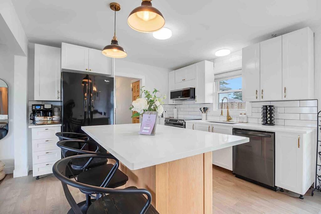 3 bedroom Poolside paradise near Marina