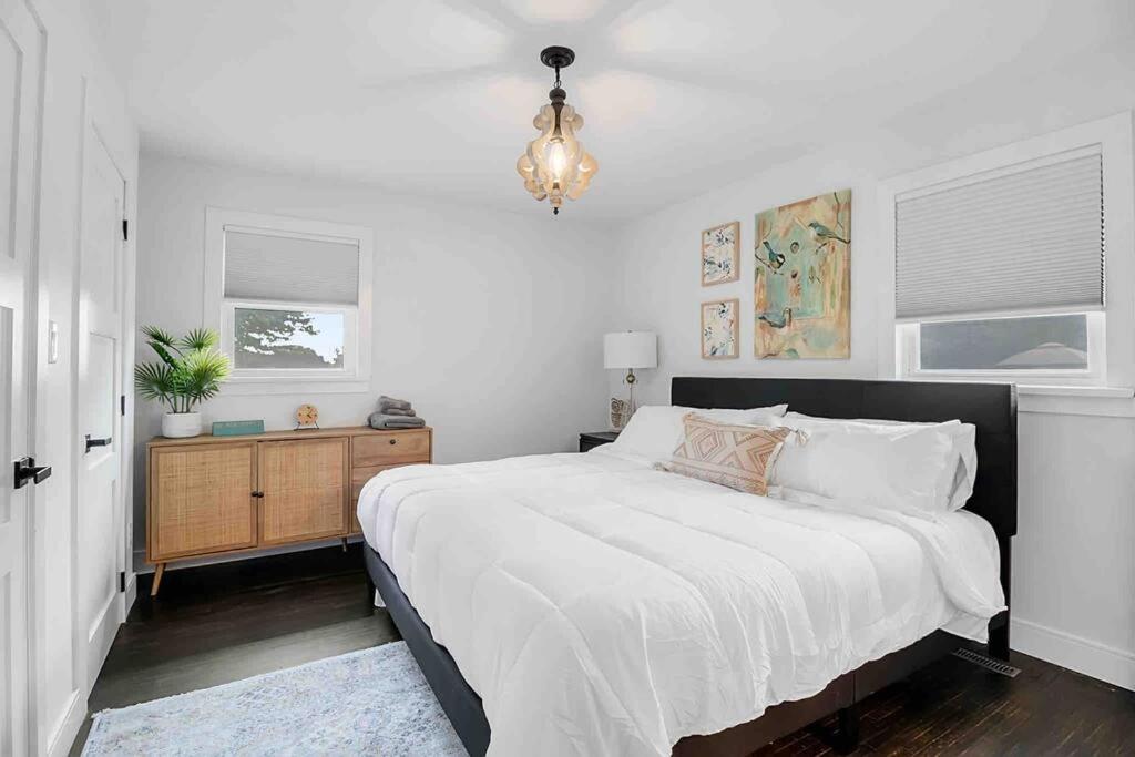 3 bedroom Poolside paradise near Marina