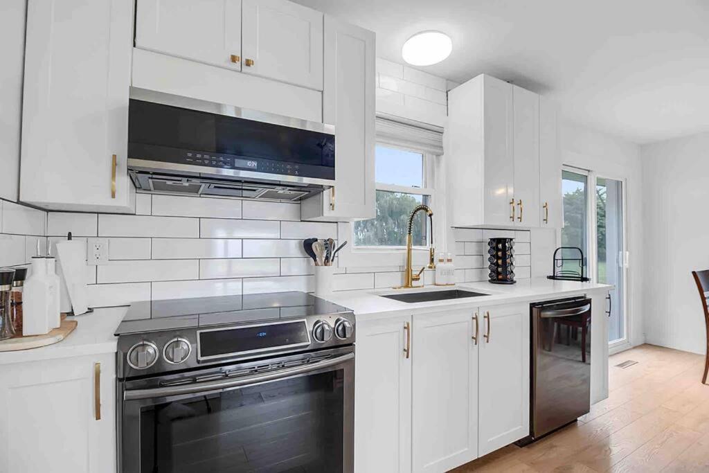 3 bedroom Poolside paradise near Marina
