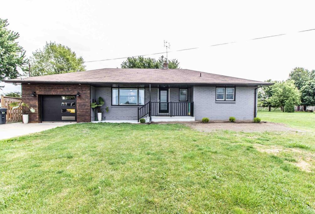 3 bedroom Poolside paradise near Marina
