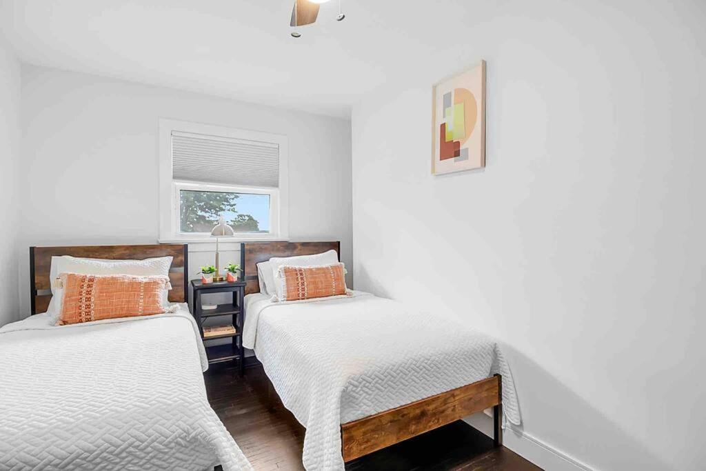 3 bedroom Poolside paradise near Marina
