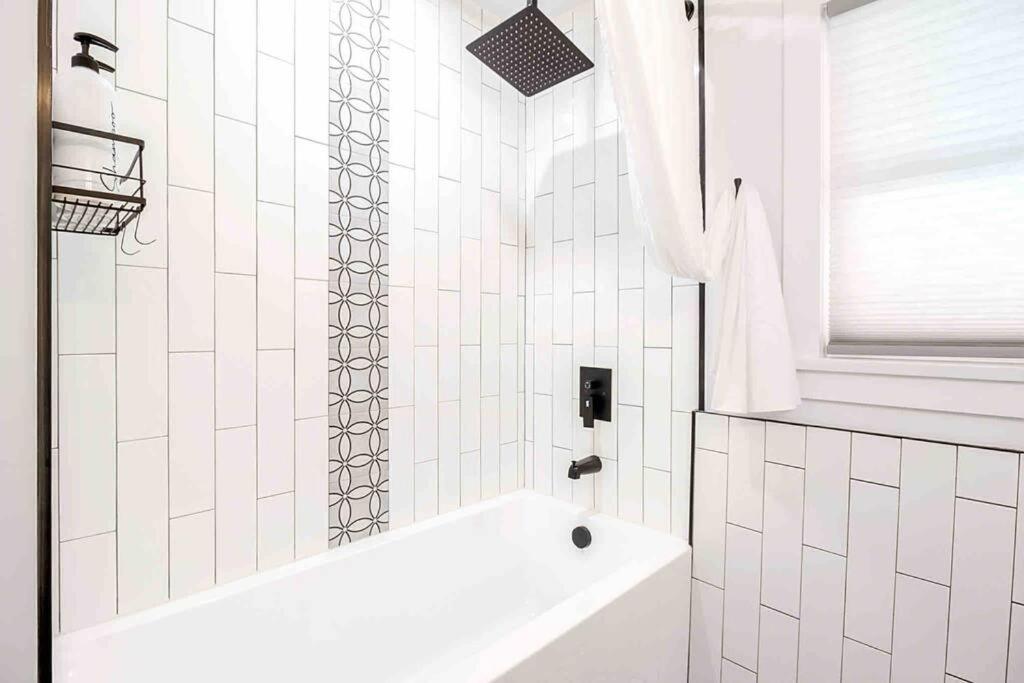 3 bedroom Poolside paradise near Marina