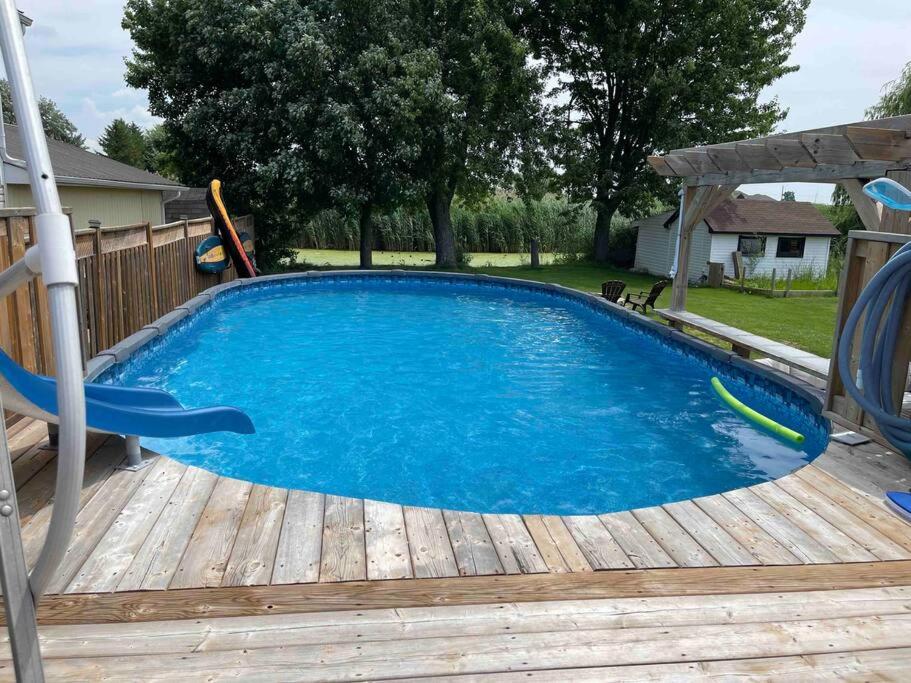 3 bedroom Poolside paradise near Marina