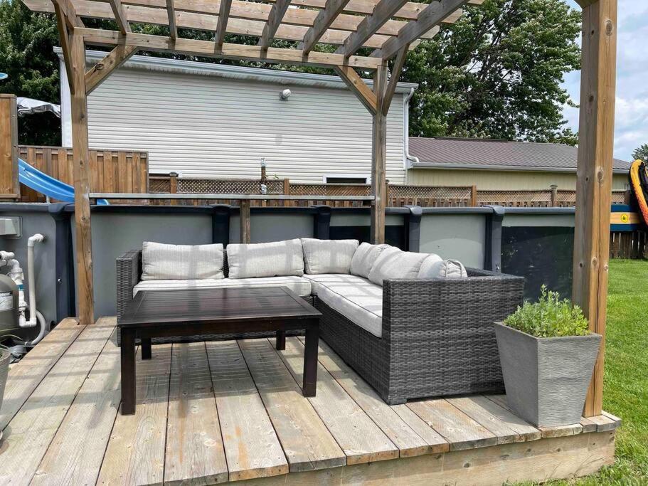 3 bedroom Poolside paradise near Marina