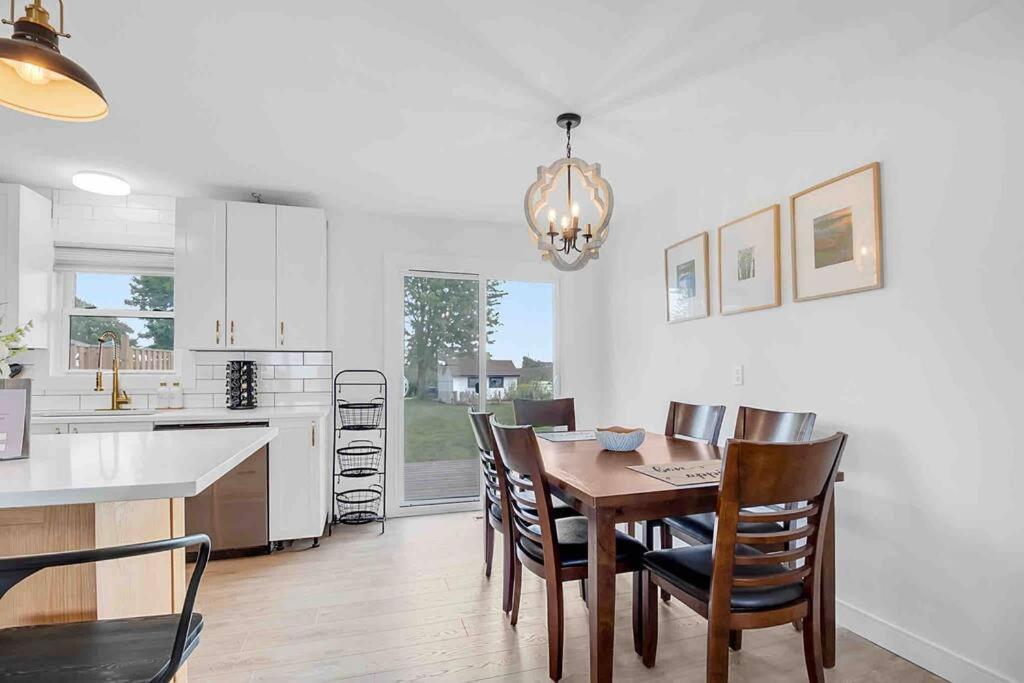 3 bedroom Poolside paradise near Marina
