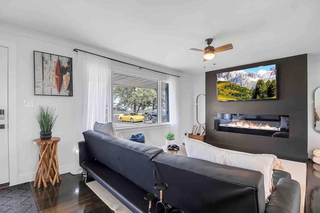 3 bedroom Poolside paradise near Marina