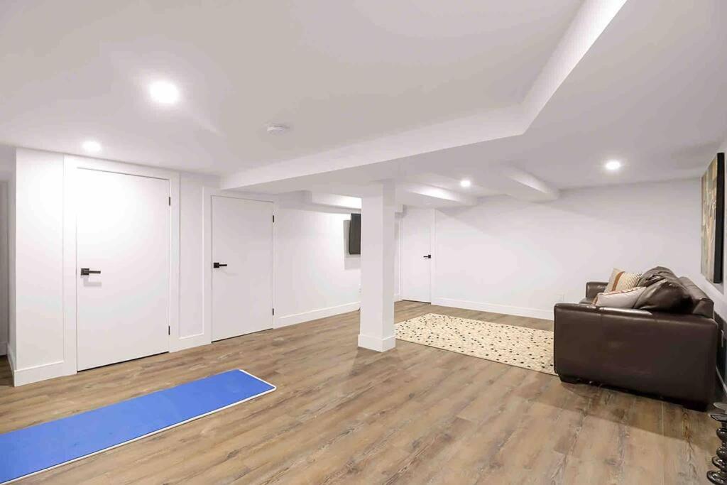 3 bedroom Poolside paradise near Marina