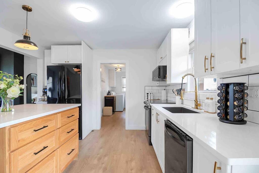 3 bedroom Poolside paradise near Marina