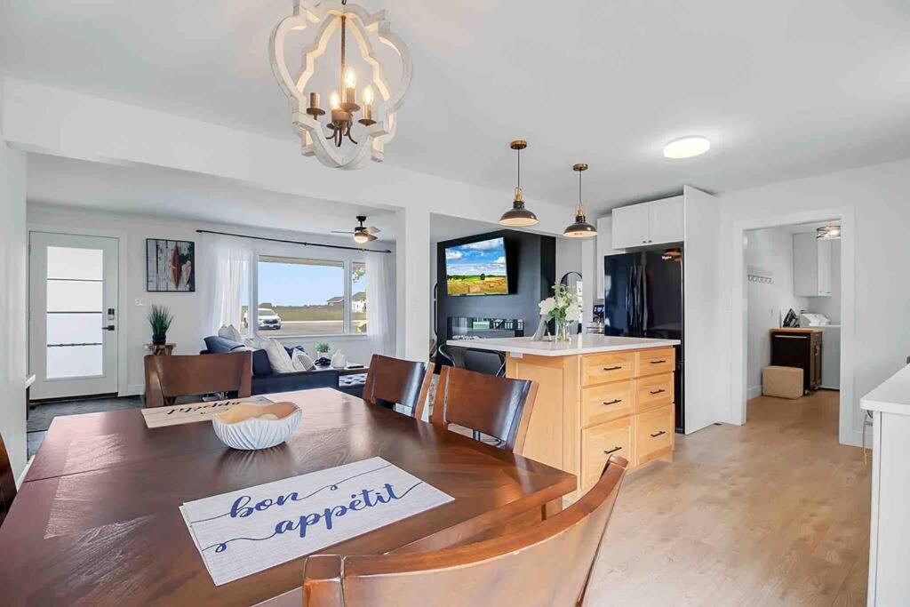 3 bedroom Poolside paradise near Marina