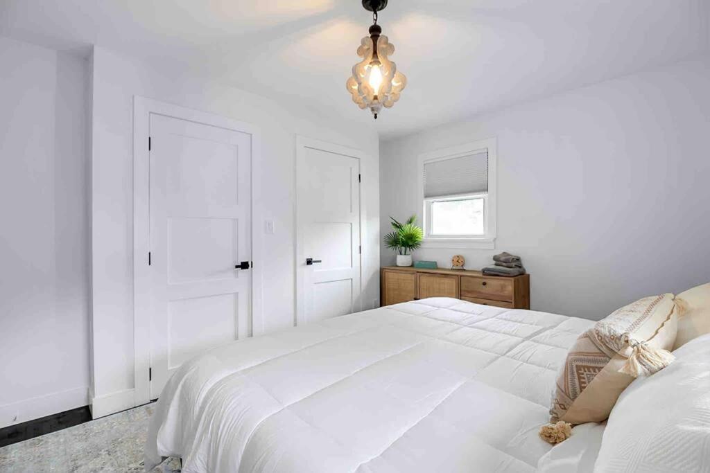 3 bedroom Poolside paradise near Marina