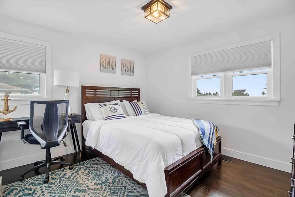 3 bedroom Poolside paradise near Marina