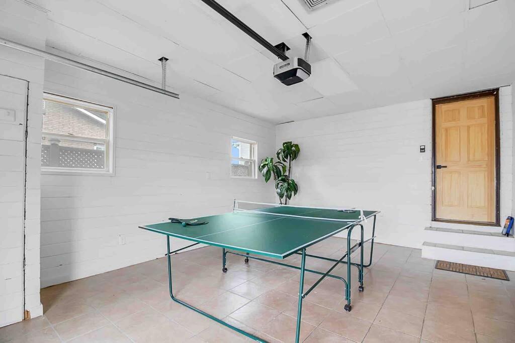3 bedroom Poolside paradise near Marina
