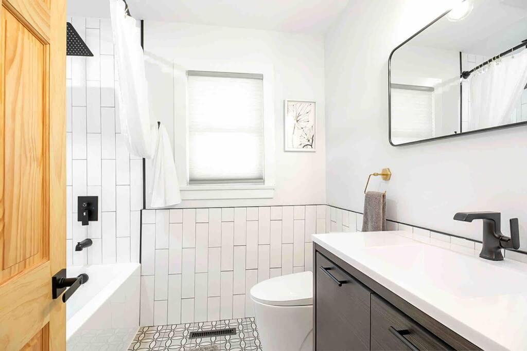 3 bedroom Poolside paradise near Marina