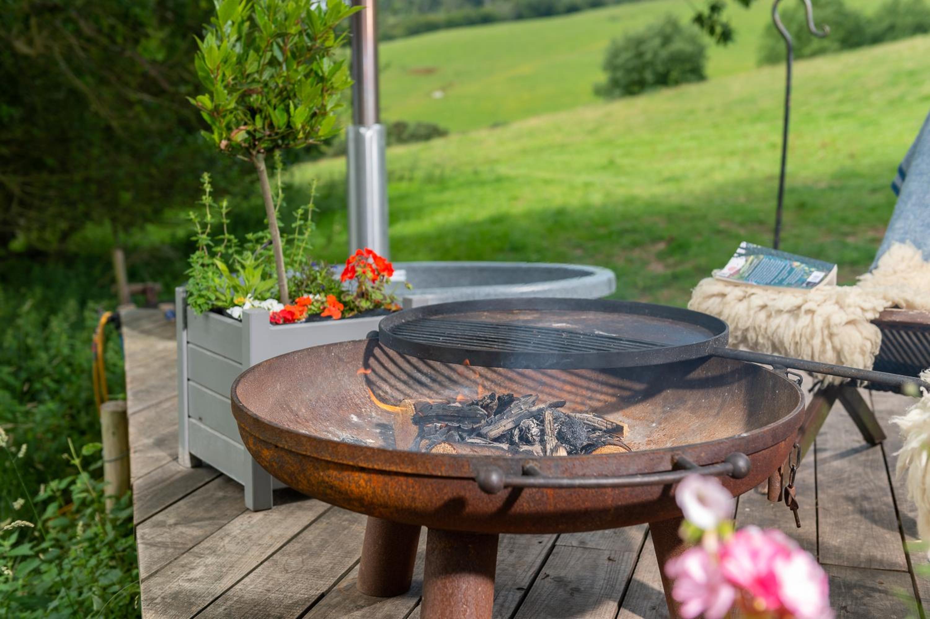 Tilbury Shepherd Huts & Holiday Cottages with Hot Tubs view 4