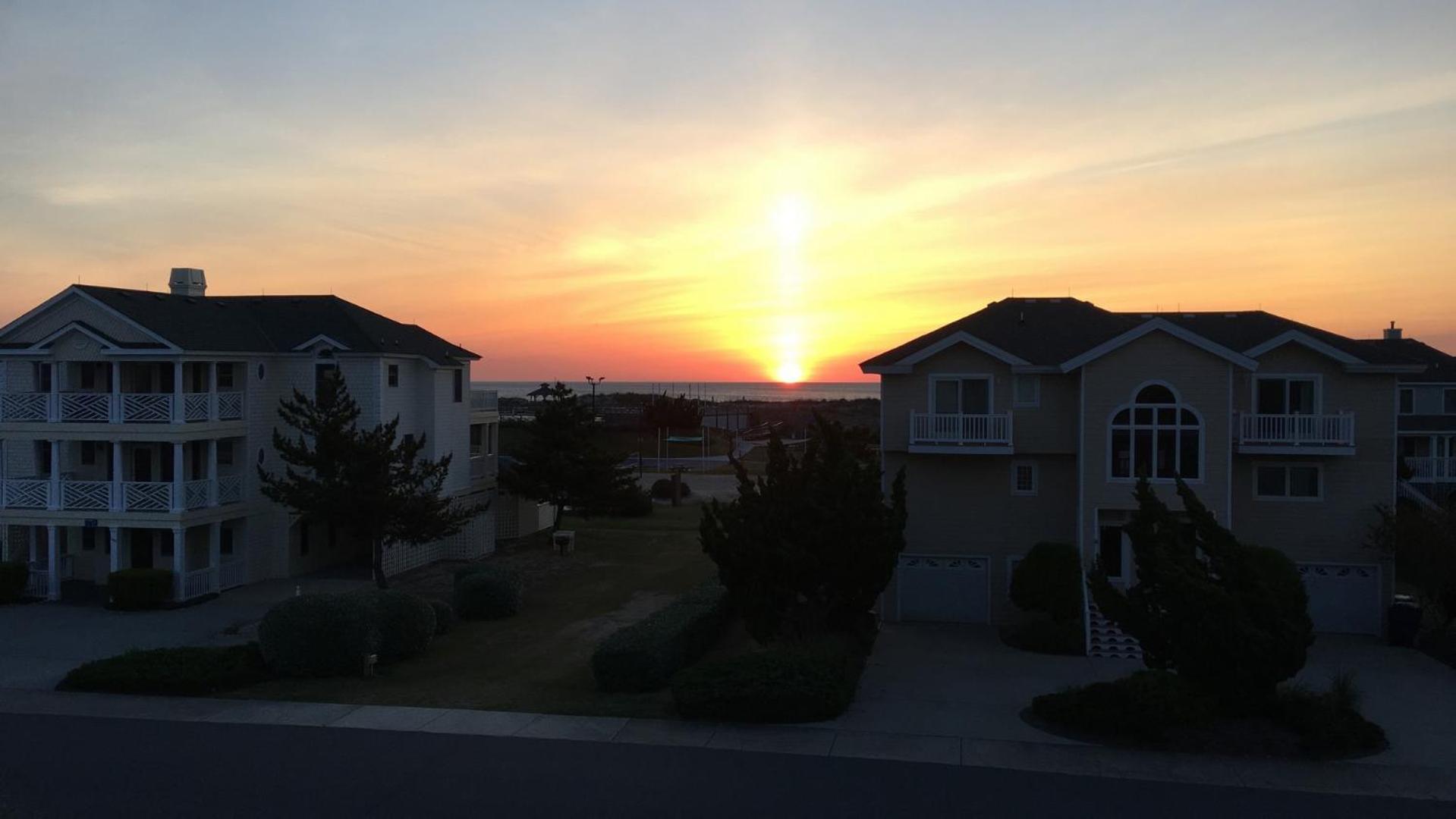 Oceanside, Hot Tub, Community Amenities, Close to beach, 665, Shore Beats Work view 3