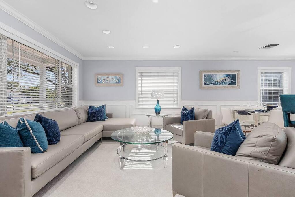 Naples Luxury 5BDRM HomeHtd PoolSuperCleanPets view 3