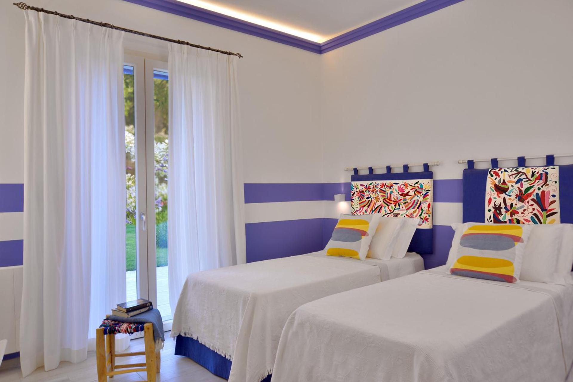 Villa Pandora - Teloni view 3