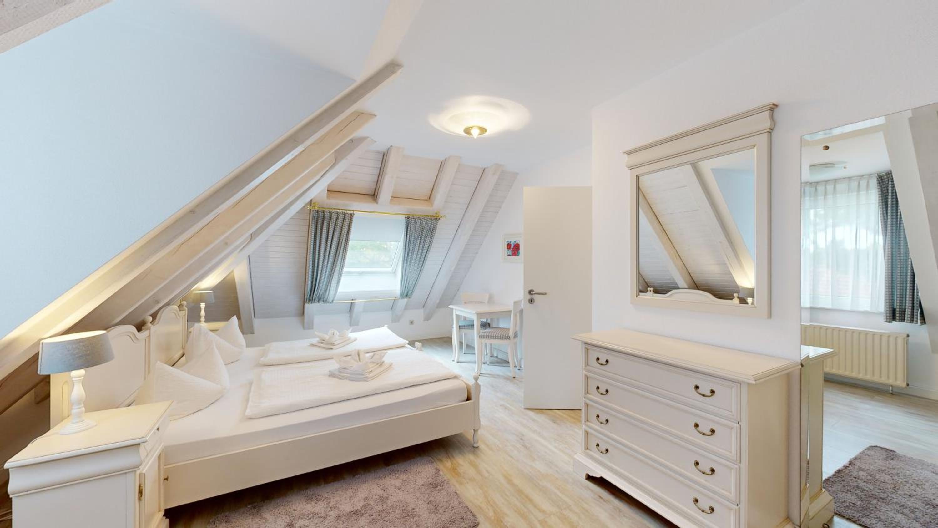 FeWo direkt am Strand , mit Balkon und seitlichem Meerblick, Haus Strelasund, Binz