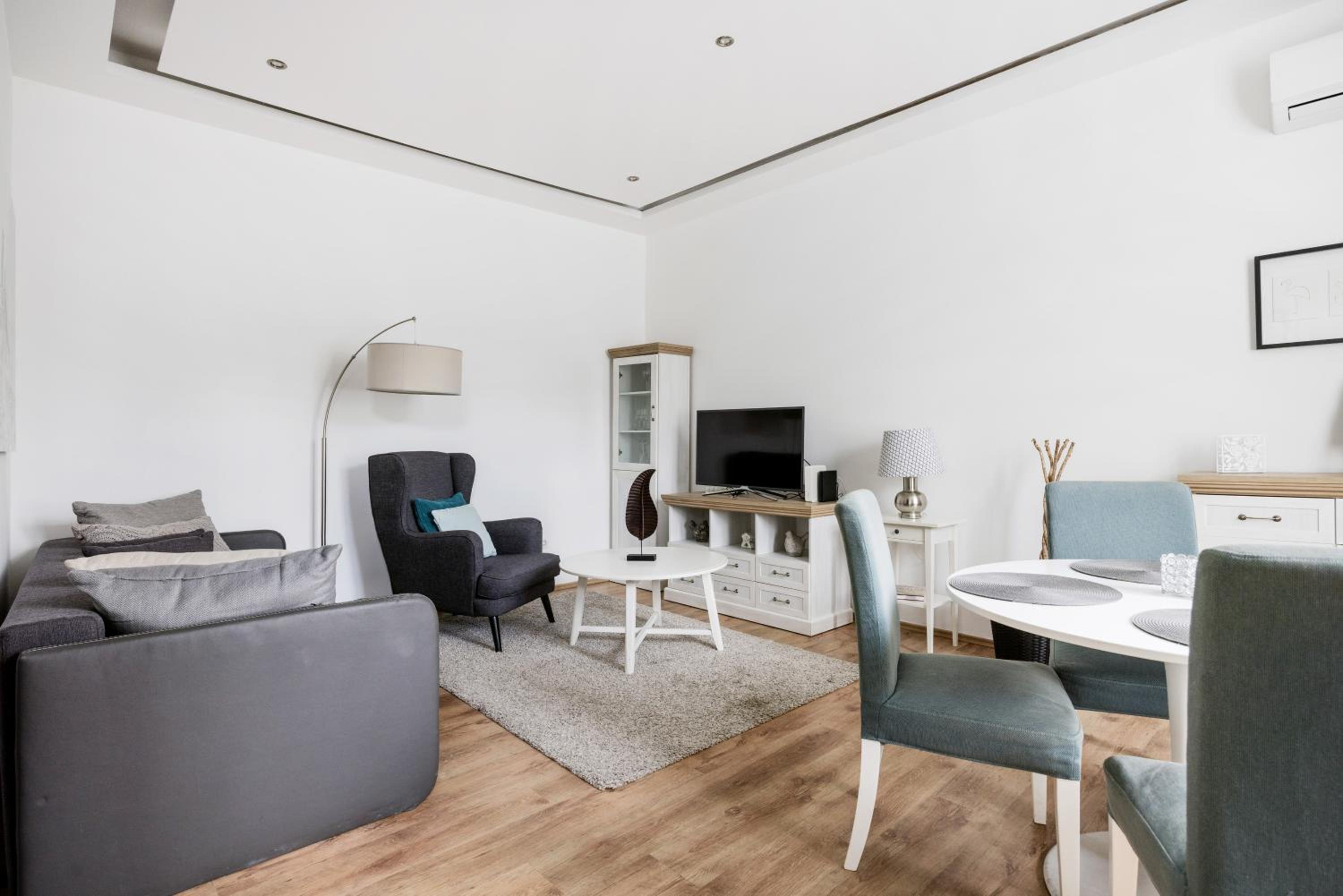 Cozy&Stylish Apartment in The Ruin Bar Area view 4
