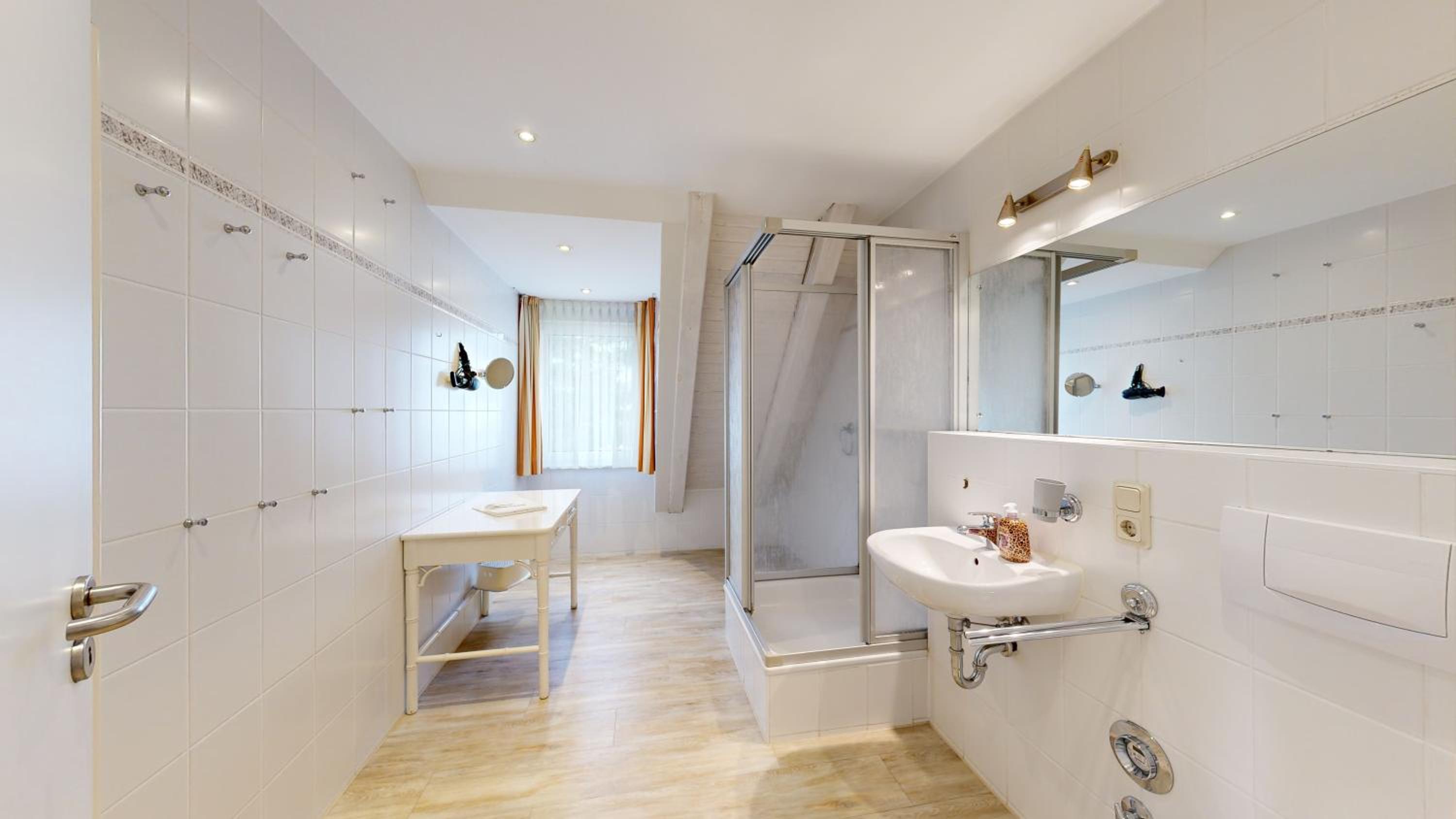FeWo direkt am Strand , mit Balkon und seitlichem Meerblick, Haus Strelasund, Binz