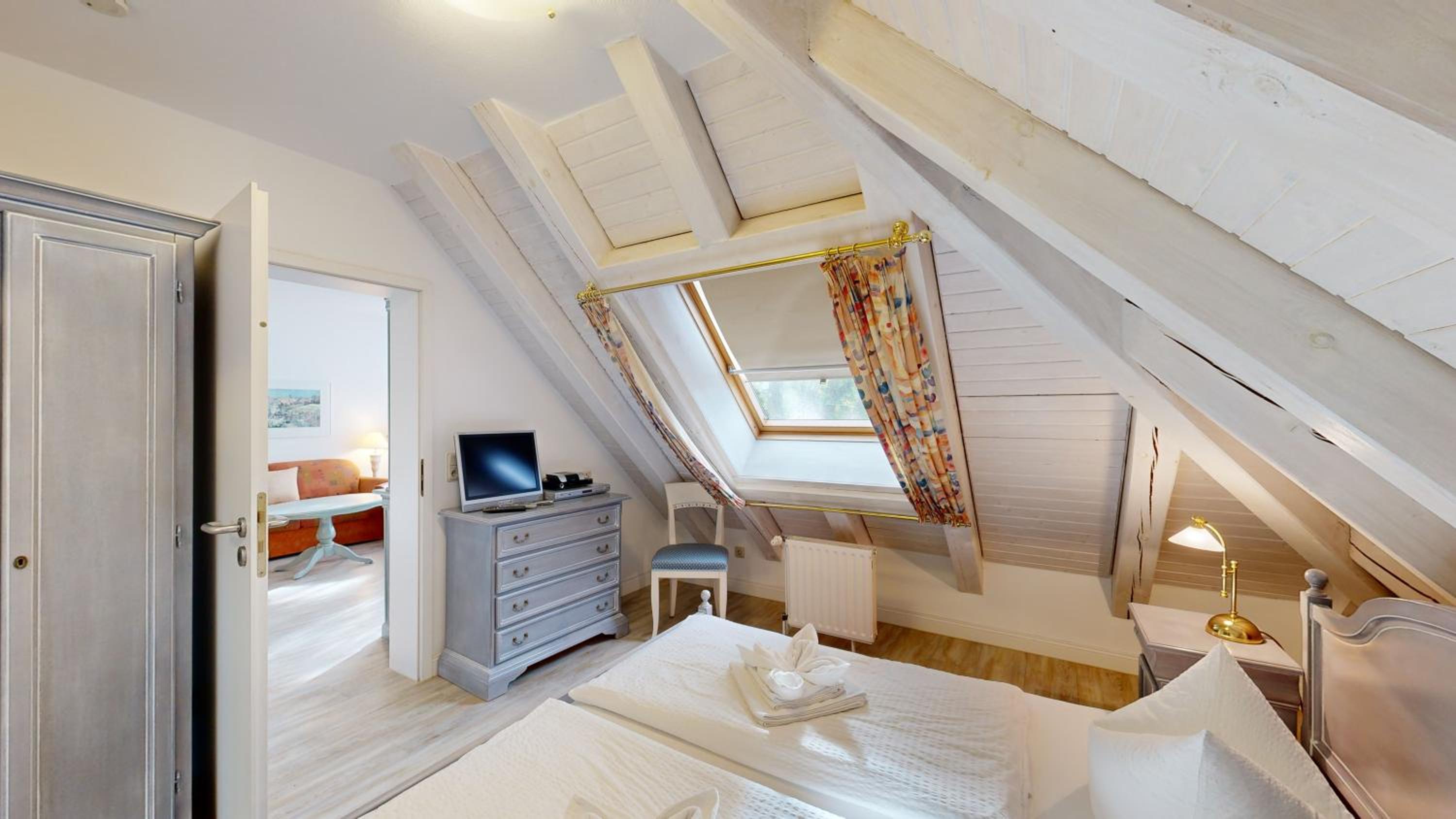 FeWo direkt am Strand , mit Balkon und seitlichem Meerblick, Haus Strelasund, Binz