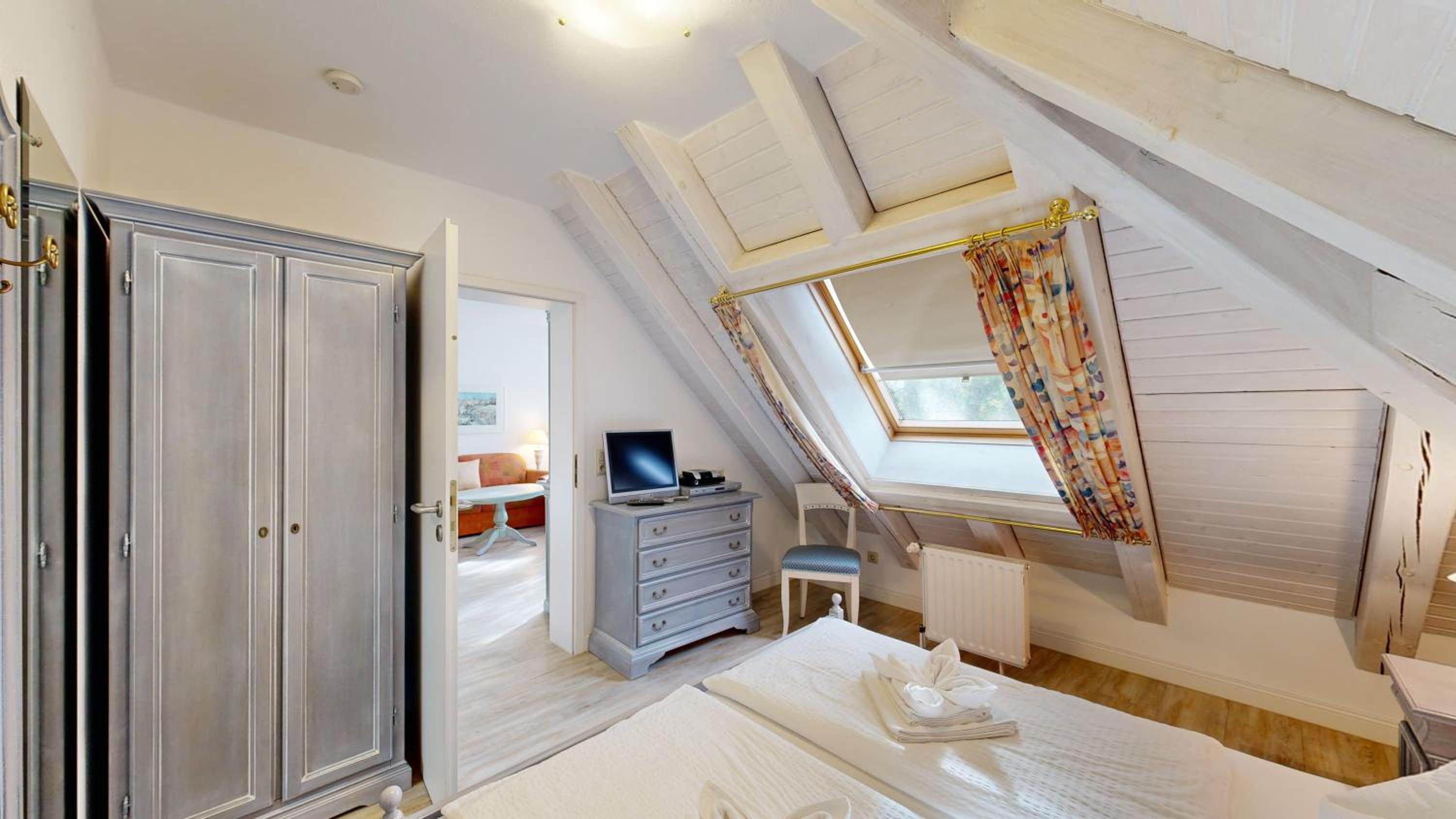 FeWo direkt am Strand , mit Balkon und seitlichem Meerblick, Haus Strelasund, Binz