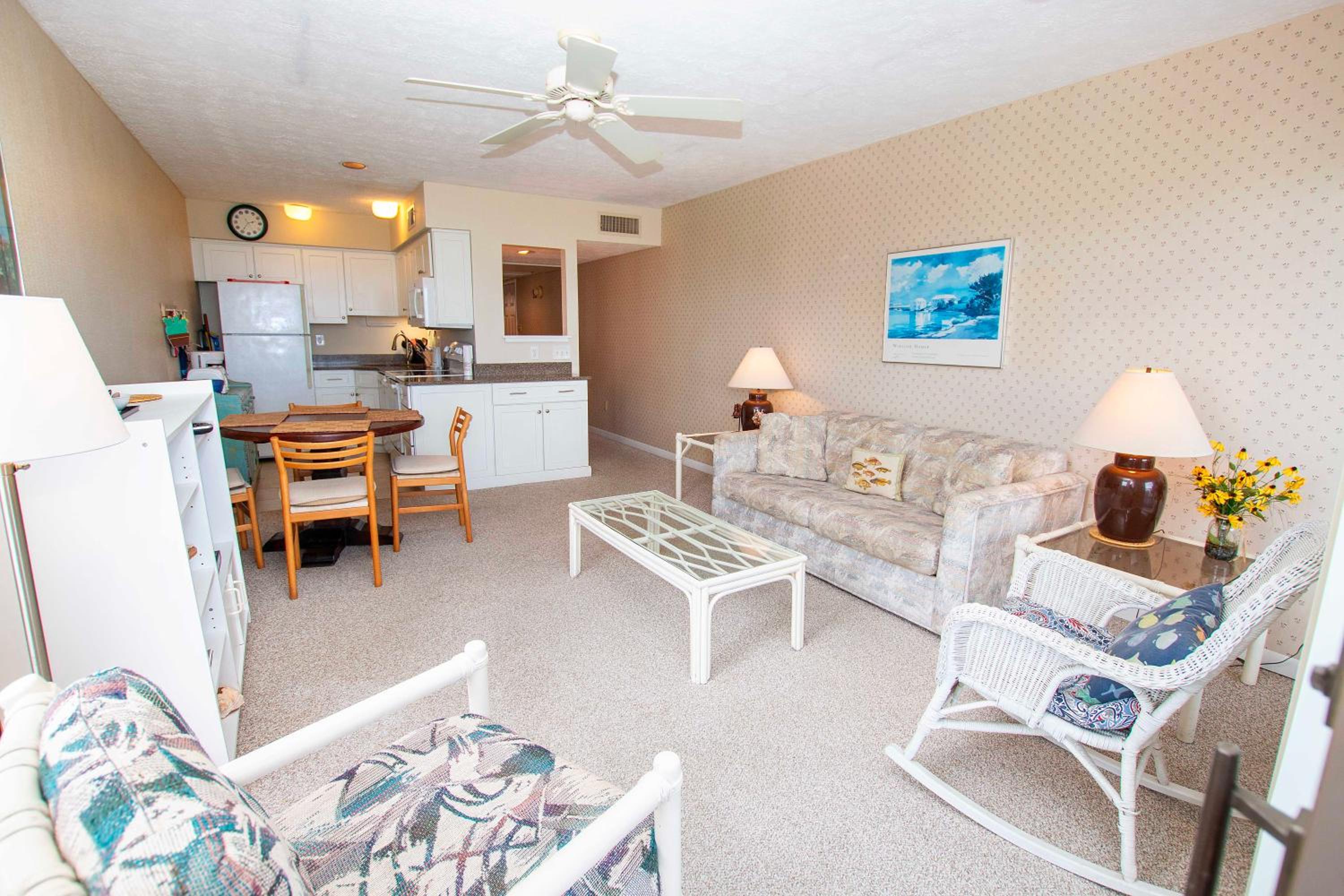 OCEANFRONT, 1 BR, Ocean Views, Community Pool and Beach Accesses, C204A, Surfside Paradise view 4