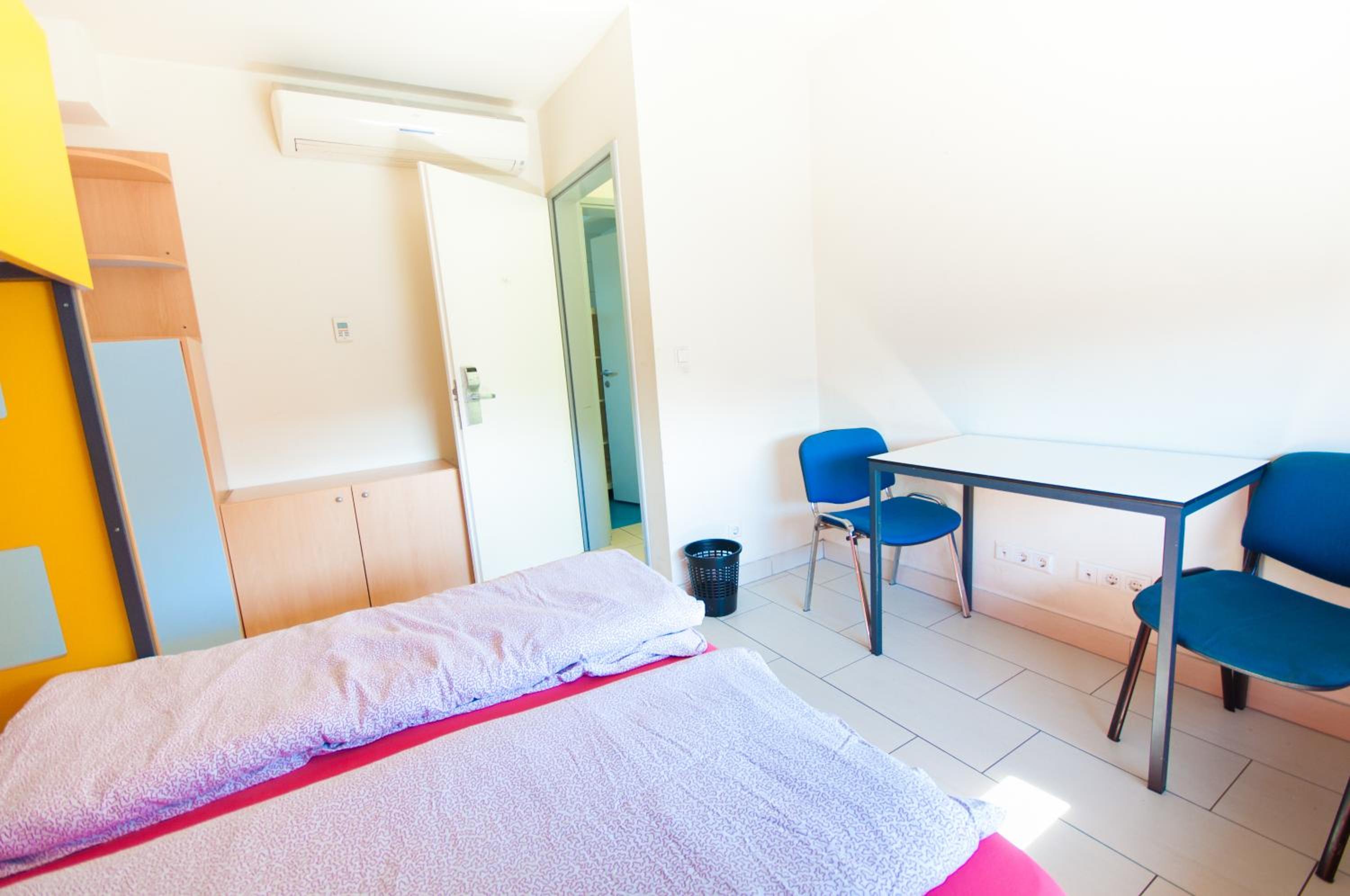 Simbol Hostel & Rooms with Free Private Parking