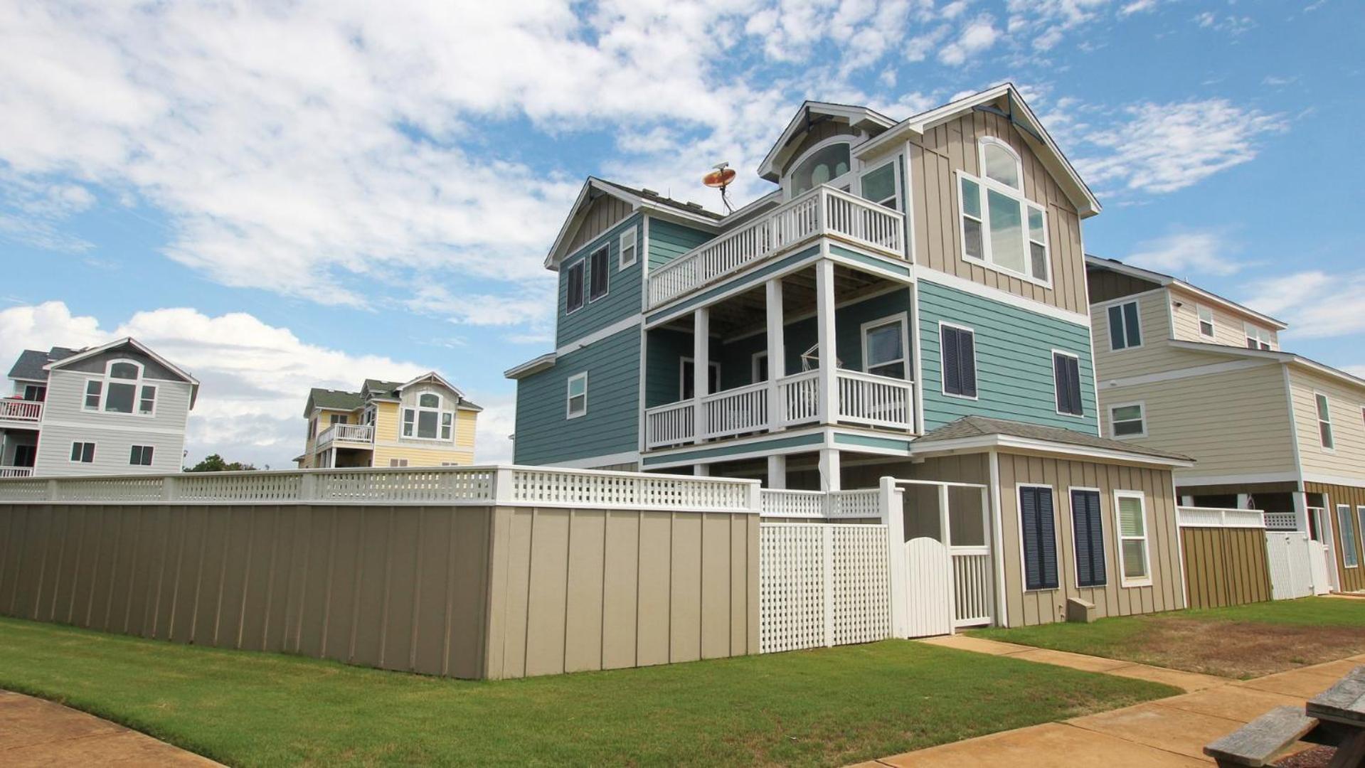 Oceanside, 4 Bedrooms, Yard, Hot Tub, Community Pool, CB39, Sandy Toes