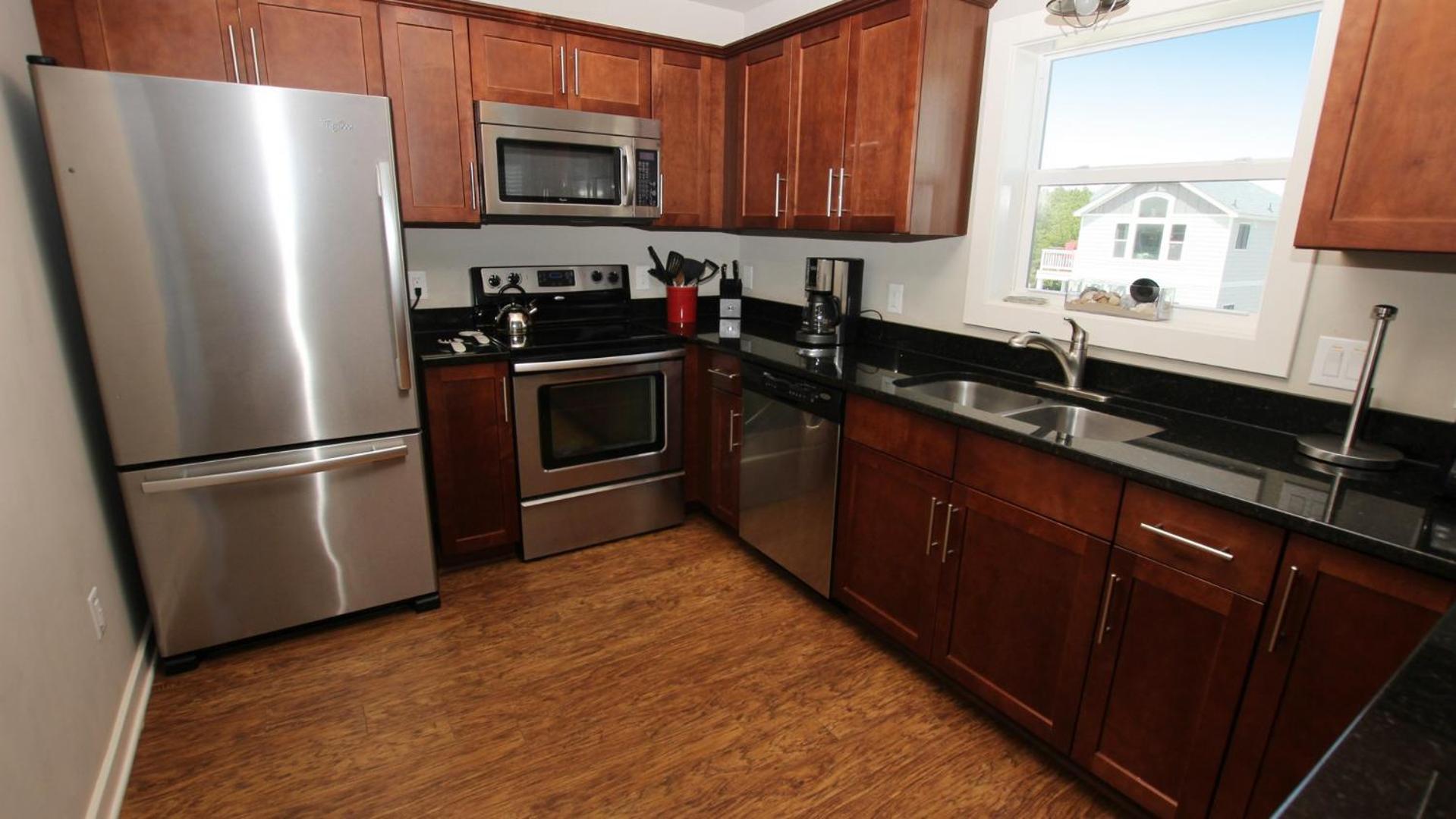 Oceanside, 4 Bedrooms, Yard, Hot Tub, Community Pool, CB39, Sandy Toes