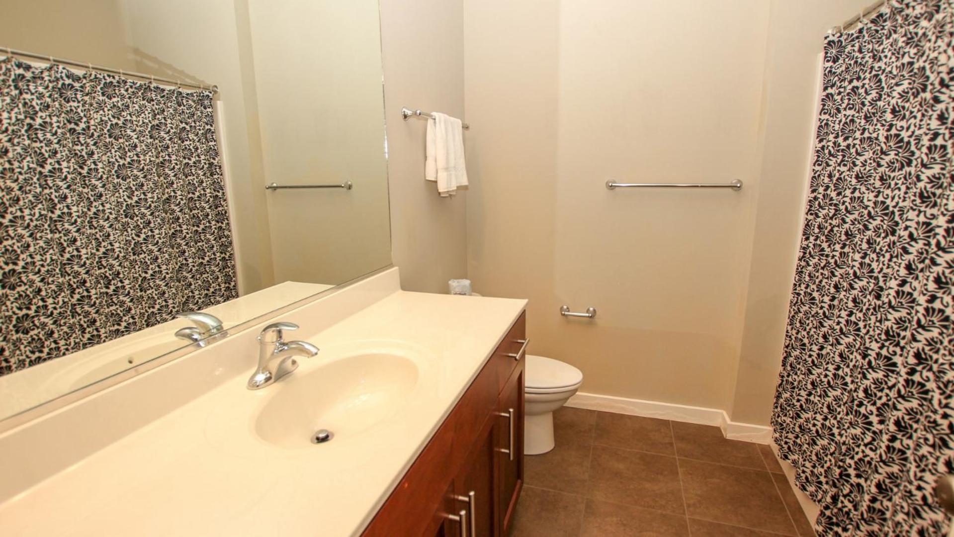 Moms Dream- Oceanside, Comm Pool, Hot Tub, Yard, CB10, Dads Mercedes