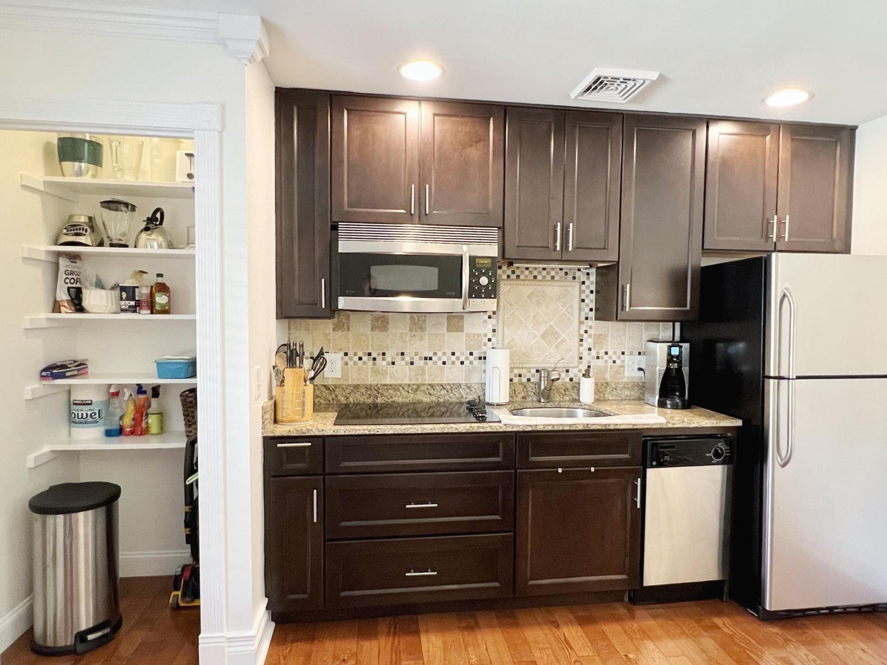 Modern 1BR apt in the heart of downtown Wilmington view 4