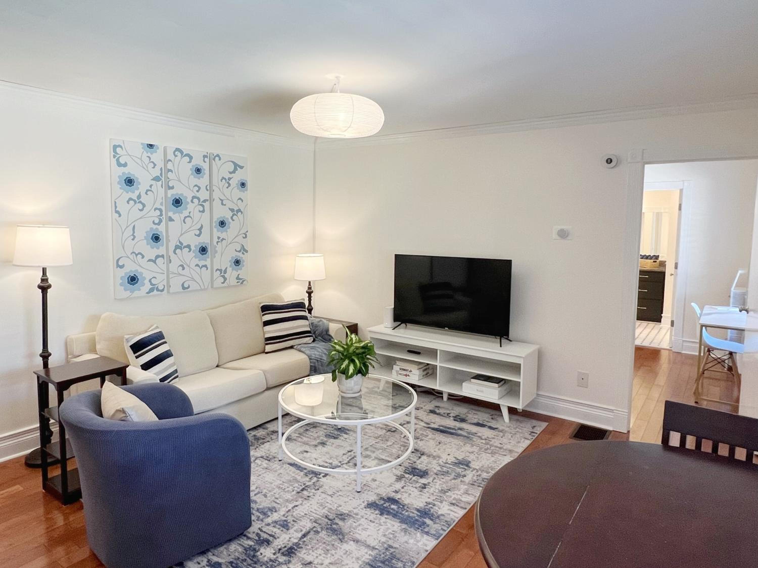 Modern 1BR apt in the heart of downtown Wilmington view 2