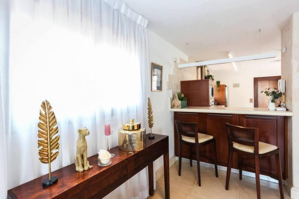 2Bedroom Suite Penthouse with shelter YonaHotel view 2