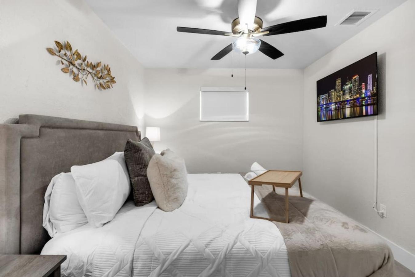 Relaxing Hollywood Pool Oasis