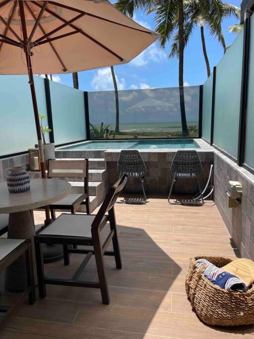 Pé na areia c/piscina privativa.