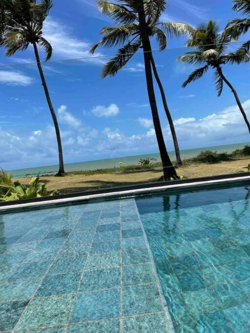 Pé na areia c/piscina privativa.