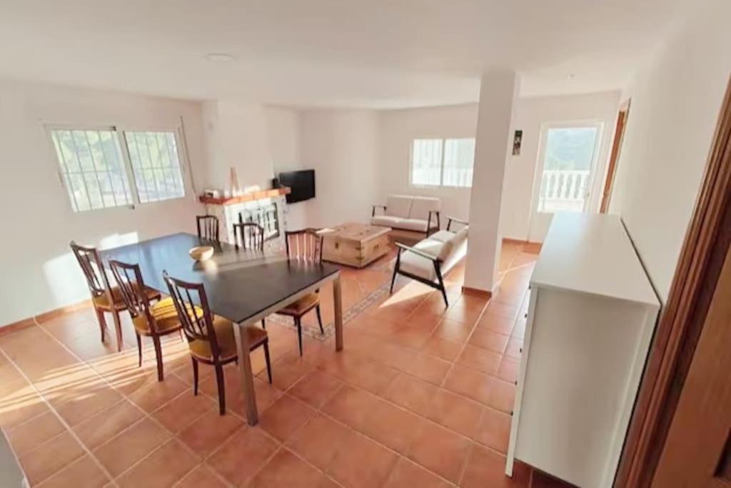 Fully private villa for 12p with large pool in Valencia-Náquera