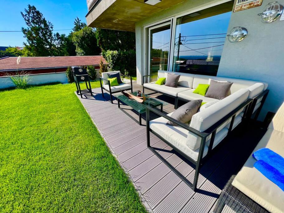 Hilltop Views, Design Suite - Buda Hills - Free garage, private garden, AC view 3