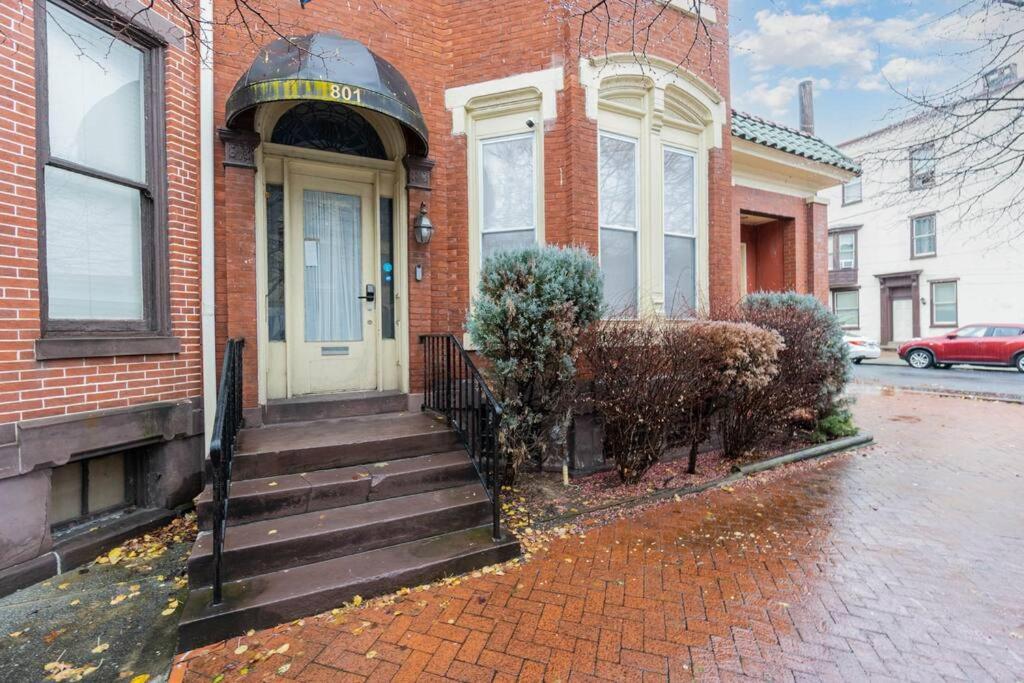 Stylish Private 2 Bed Apt view 5
