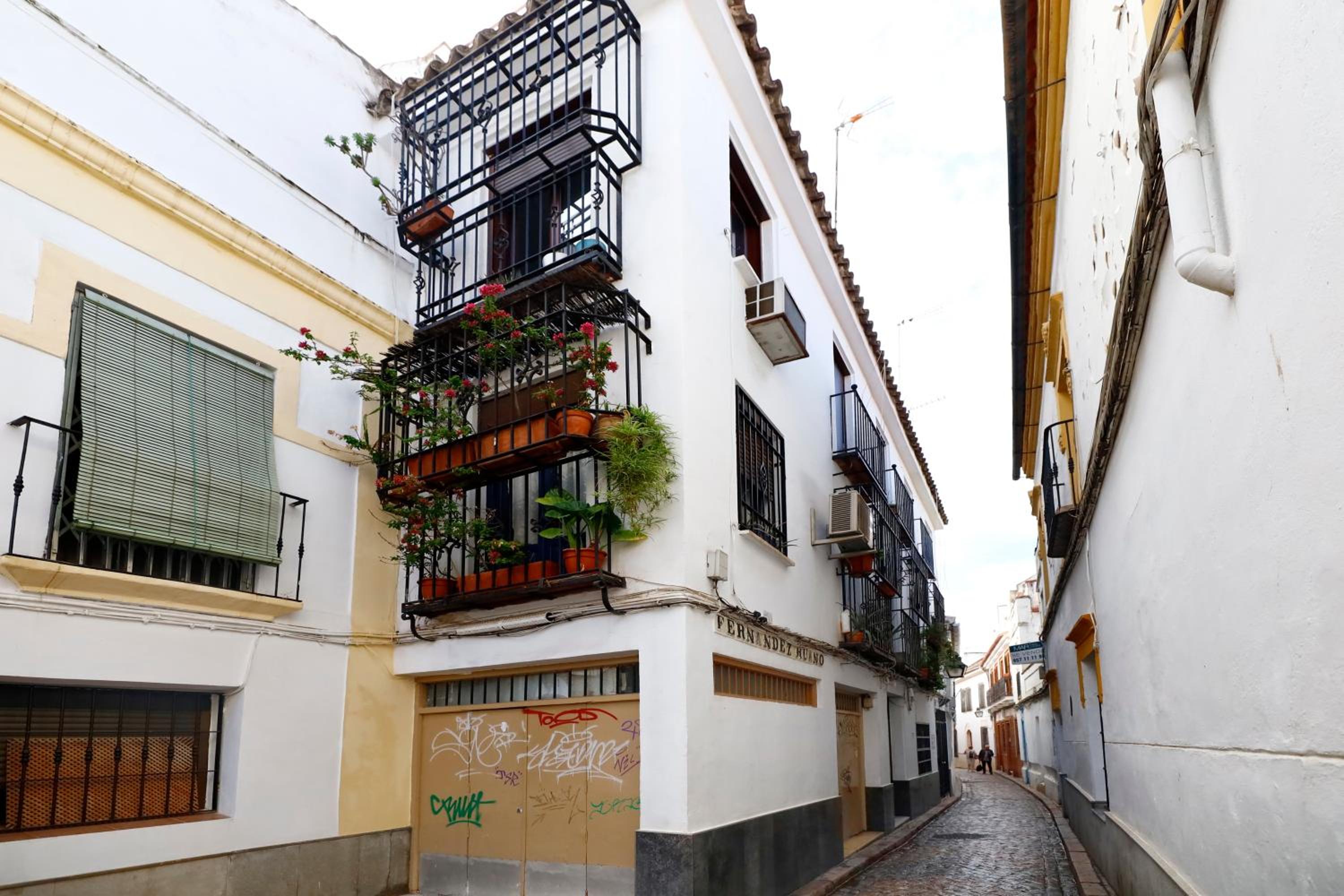 Zafiro Apartment&Parking in the historical centre