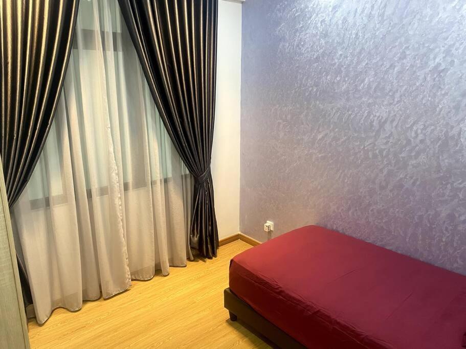 3-bed Gem near Singapore border!