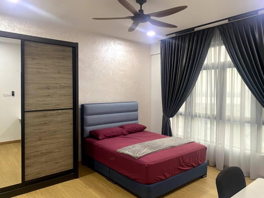 3-bed Gem near Singapore border!