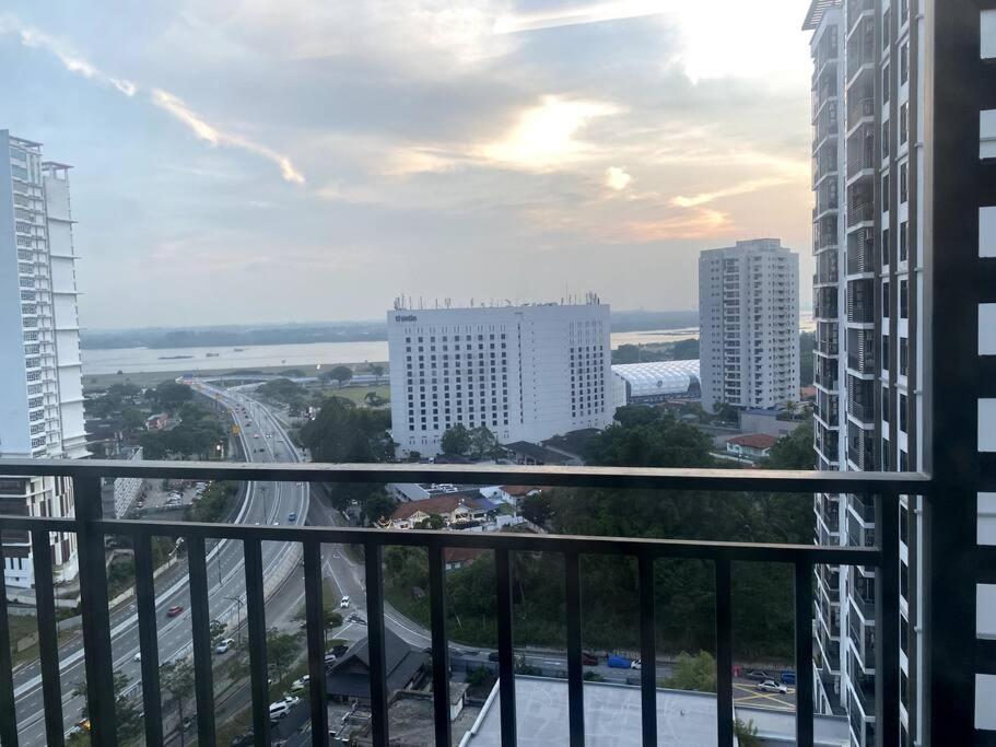 3-bed Gem near Singapore border!