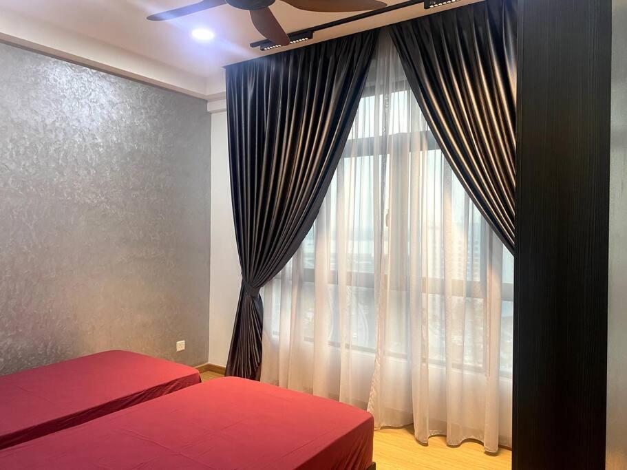 3-bed Gem near Singapore border!