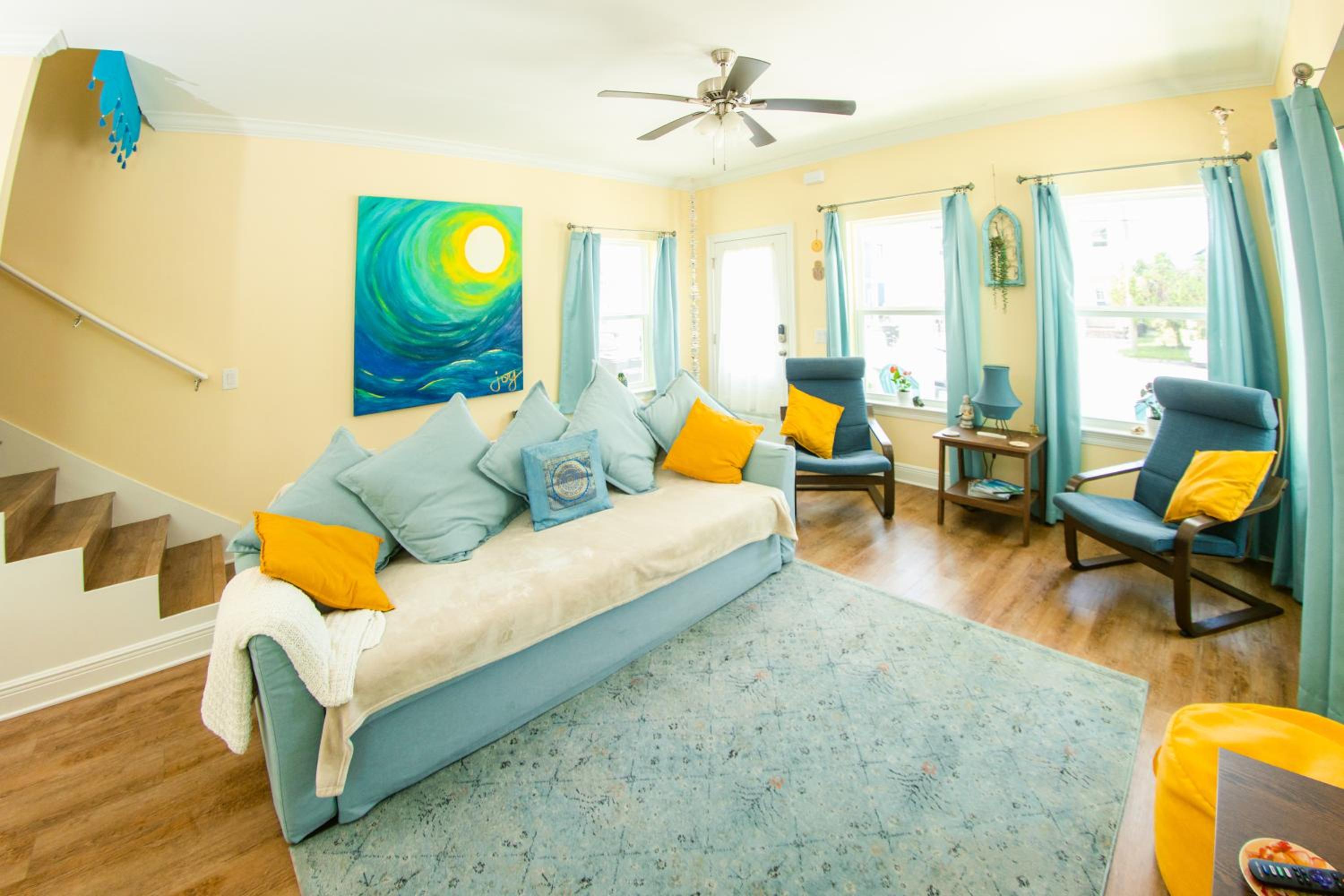 Walk Downtown, Private Parking, Short Drive to Beach & NAS view 2
